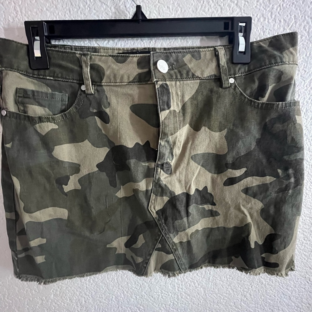 Kendall & Kylie Olive Mini Skirt